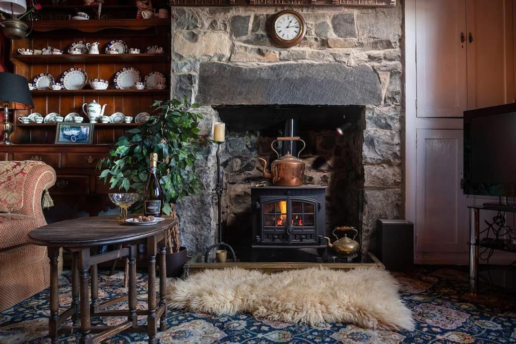 Fantastic Sea Views At Century'S Old Alma'S Cottage - Sleeps Up To 8 Guests Penmaenmawr Bagian luar foto