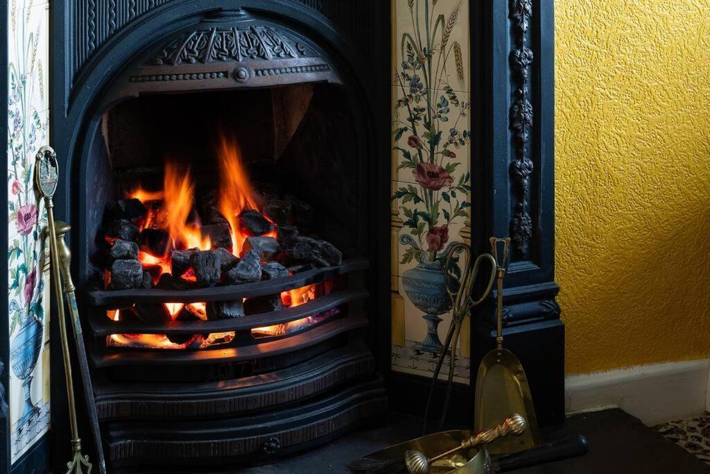 Fantastic Sea Views At Century'S Old Alma'S Cottage - Sleeps Up To 8 Guests Penmaenmawr Bagian luar foto