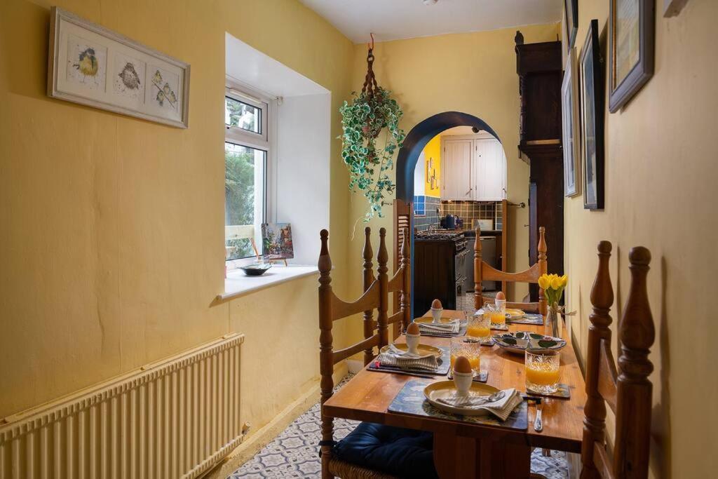 Fantastic Sea Views At Century'S Old Alma'S Cottage - Sleeps Up To 8 Guests Penmaenmawr Bagian luar foto