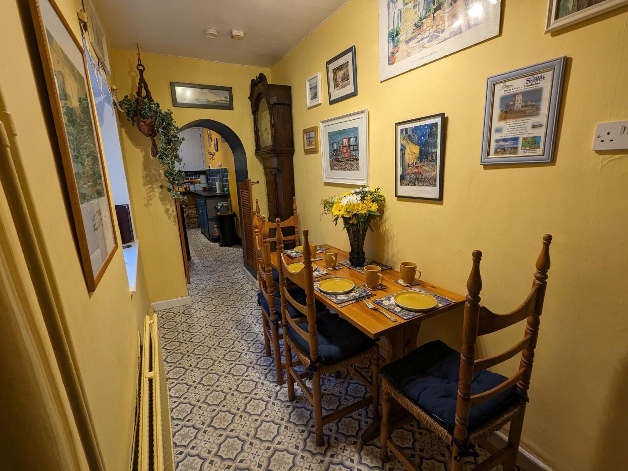 Fantastic Sea Views At Century'S Old Alma'S Cottage - Sleeps Up To 8 Guests Penmaenmawr Bagian luar foto